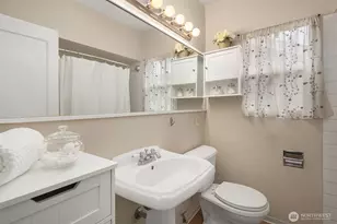 1341 N 78th St, Seattle, WA 98103 - Photo 13