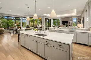 9036 NE 26th St, Clyde Hill, WA 98004 - Photo 5