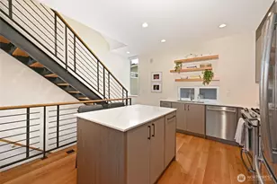 3310 W Government Way, Seattle, WA 98199 - Photo 9