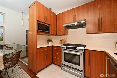 8218 2nd Avenue NE #B, Seattle, WA 98115 - Photo 9