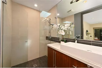 8218 2nd Avenue NE #B, Seattle, WA 98115 - Photo 17