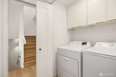 14214 Westwood Place NE, Seattle, WA 98125 - Photo 23