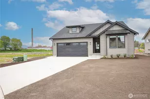 313 W 3rd St, Everson, WA 98247 - Photo 3