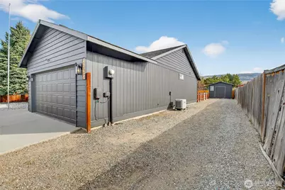 2532 Aviation Drive, East Wenatchee, WA 98802 - Photo 3