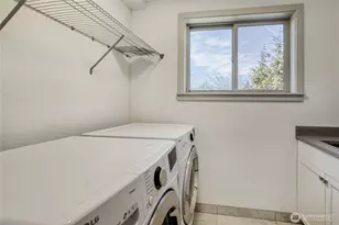 10719 Densmore Ave N, Seattle, WA 98133 - Photo 27