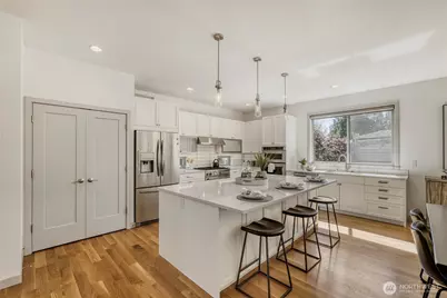 10719 Densmore Avenue N, Seattle, WA 98133 - Photo 11