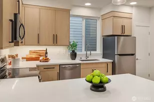 105 NW 39th St, Seattle, WA 98107 - Photo 13