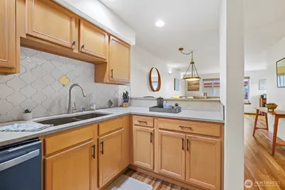 1011 Bancroft Street #204, Bellingham, WA 98225 - Photo 5
