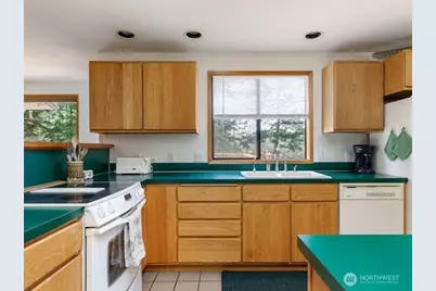 2047 Briarwood Drive, Oak Harbor, WA 98277 - Photo 9