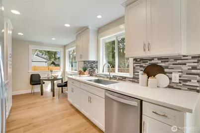 20018 Meridian Place N, Shoreline, WA 98133 - Photo 11