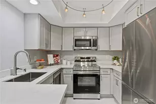 1354 Bellevue Way NE, Bellevue, WA 98004 - Photo 21