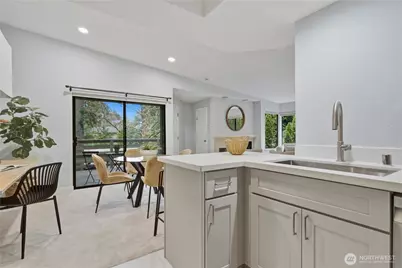 1354 Bellevue Way NE #4, Bellevue, WA 98004 - Photo 19