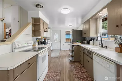 13001 2nd Avenue Ct E, Tacoma, WA 98445 - Photo 11