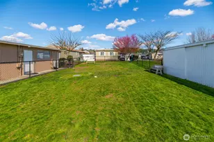 10716 61st St E, Puyallup, WA 98372 - Photo 37