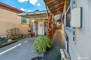 10716 61st St E, Puyallup, WA 98372 - Photo 3