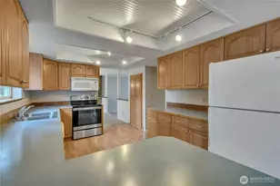 921 S 262nd Pl, Des Moines, WA 98198 - Photo 9