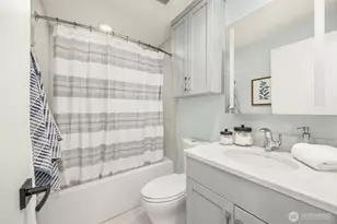 507 Howe St, Seattle, WA 98109 - Photo 13