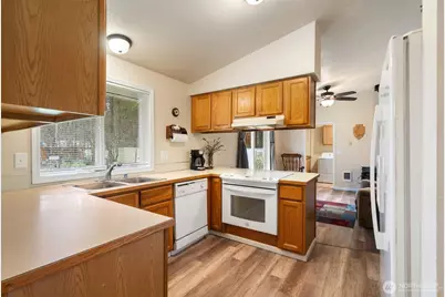 681 E Oak Park Way, Shelton, WA 98584 - Photo 11