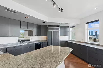 745 Bellevue Avenue E #402, Seattle, WA 98102 - Photo 15