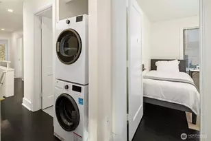 250 NE 50th St, Seattle, WA 98105 - Photo 33