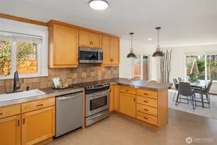 6028 31st Ave NE, Seattle, WA 98115 - Photo 9