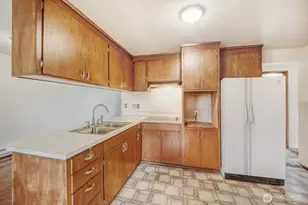 8414 S Thompson Ave, Tacoma, WA 98444 - Photo 9