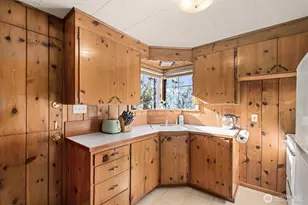 7818 Stroud Ave N, Seattle, WA 98103 - Photo 9