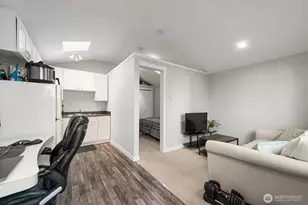 7818 Stroud Ave N, Seattle, WA 98103 - Photo 29