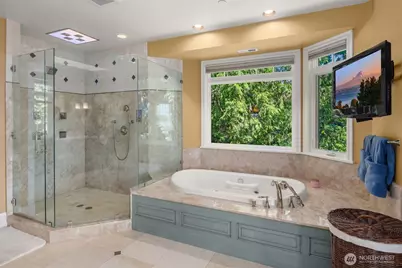 8233 W Mercer Way, Mercer Island, WA 98040 - Photo 21