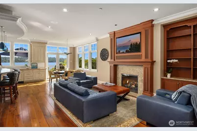 8233 W Mercer Way, Mercer Island, WA 98040 - Photo 13