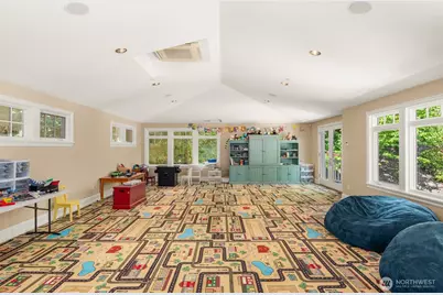 8233 W Mercer Way, Mercer Island, WA 98040 - Photo 27