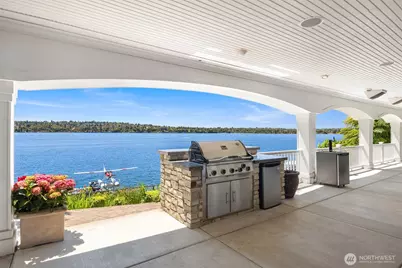 8233 W Mercer Way, Mercer Island, WA 98040 - Photo 35