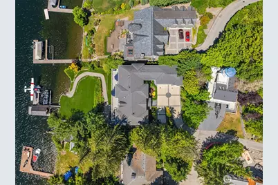 8233 W Mercer Way, Mercer Island, WA 98040 - Photo 37