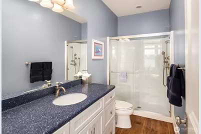 8233 W Mercer Way, Mercer Island, WA 98040 - Photo 23