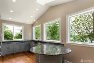 8233 W Mercer Way, Mercer Island, WA 98040 - Photo 35