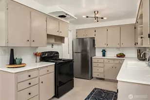 3818 NE 94th St, Seattle, WA 98115 - Photo 11