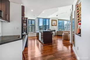 910 Lenora St, Seattle, WA 98121 - Photo 13