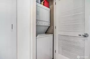 910 Lenora St, Seattle, WA 98121 - Photo 23