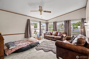 139 NE Saturn Ln, Bremerton, WA 98311 - Photo 3