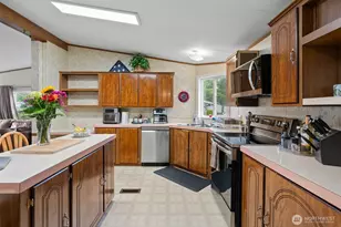 139 NE Saturn Ln, Bremerton, WA 98311 - Photo 5