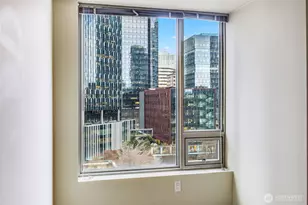 900 Lenora St, Seattle, WA 98121 - Photo 11