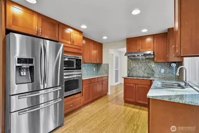 13009 SE 49th Street, Bellevue, WA 98006 - Photo 7