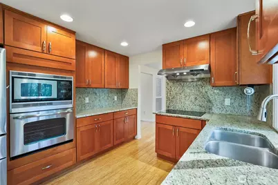 13009 SE 49th Street, Bellevue, WA 98006 - Photo 9