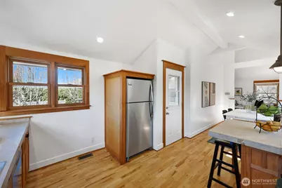 8333 27th Avenue NW, Seattle, WA 98117 - Photo 11