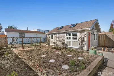 8333 27th Avenue NW, Seattle, WA 98117 - Photo 25