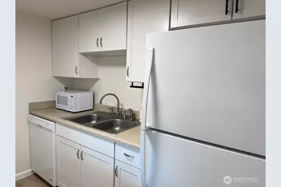 2411 S 248th Street #D24, Kent, WA 98032 - Photo 9