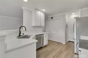 10030 Holly Dr, Everett, WA 98204 - Photo 11