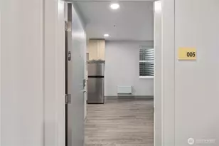 4046 8th Ave NE, Seattle, WA 98105 - Photo 13