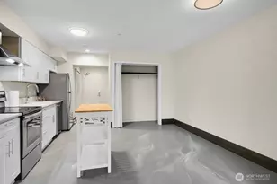 1100 106th Ave NE, Bellevue, WA 98004 - Photo 11