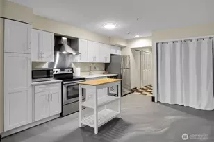 1100 106th Ave NE, Bellevue, WA 98004 - Photo 9